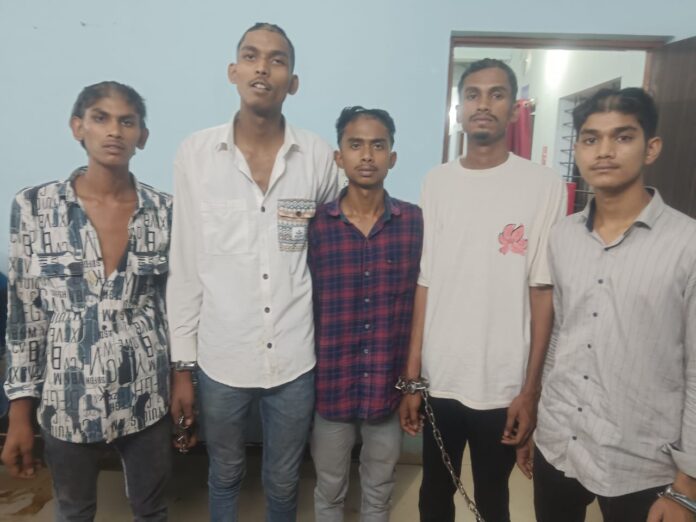 जानलेवा हमला करने वाले 7 आरोपी गिरफ्तार, 2 नाबालिग भी शामिल | पुलिस ने निकाला जुलूस