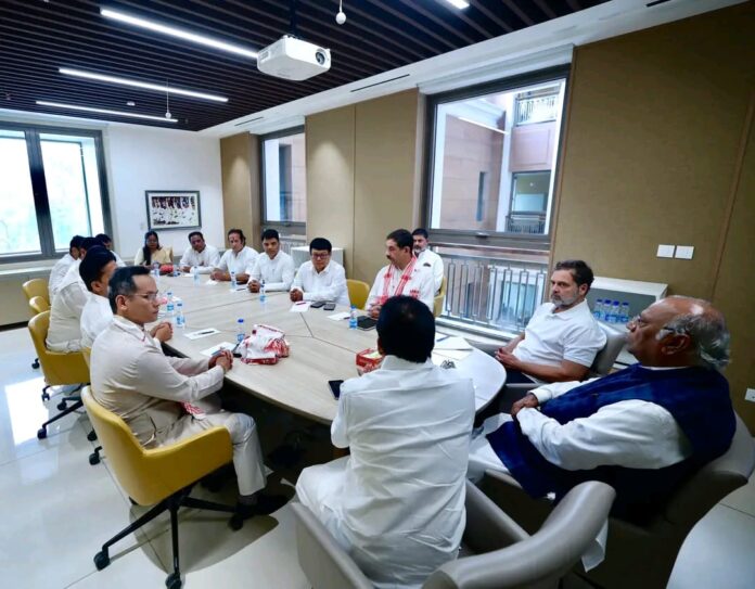 असम प्रदेश कांग्रेस पदाधिकारियों ने दिल्ली में कांग्रेस शीर्ष नेतृत्व से की मुलाकात, संगठन को मजबूत करने पर हुआ मंथन