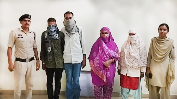 Sex Racket का खुलासा : ग्रामीणों ने घेरा संदिग्ध मकान, 2 महिलाएं समेत 4 गिरफ्तार नंदिनी थाना क्षेत्र, दुर्ग
