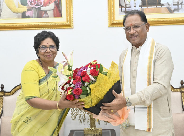 मुख्यमंत्री विष्णु देव साय से राष्ट्रीय महिला आयोग की अध्यक्ष विजया रहाटकर की सौजन्य भेंट, महिला सशक्तिकरण और बालिका सुरक्षा पर हुई चर्चा