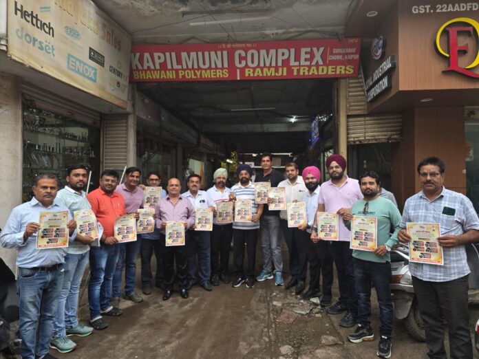 वोकल फॉर लोकल अभियान के तहत युवा कैट ने व्यापारी प्रतिष्ठानों में लगाए जागरूकता पोस्टर