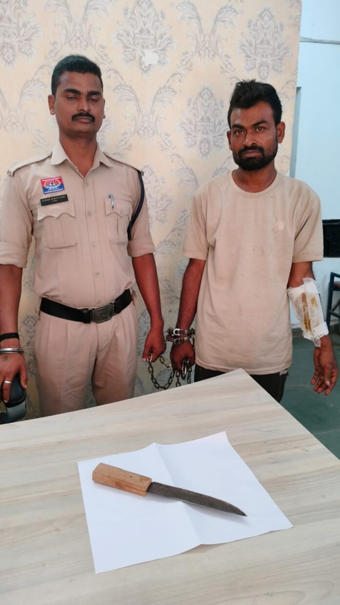 माना थाना क्षेत्र में निगरानी बदमाश को धारदार हथियार के साथ किया गया गिरफ्तार